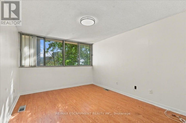 322 - 1300 MARLBOROUGH COURT, Oakville (FA Falgarwood), Ontario, L6H2S2
