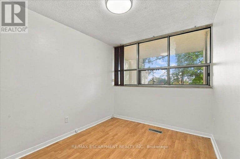 322 - 1300 MARLBOROUGH COURT, Oakville (FA Falgarwood), Ontario, L6H2S2