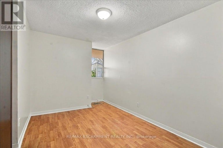 322 - 1300 MARLBOROUGH COURT, Oakville (FA Falgarwood), Ontario, L6H2S2