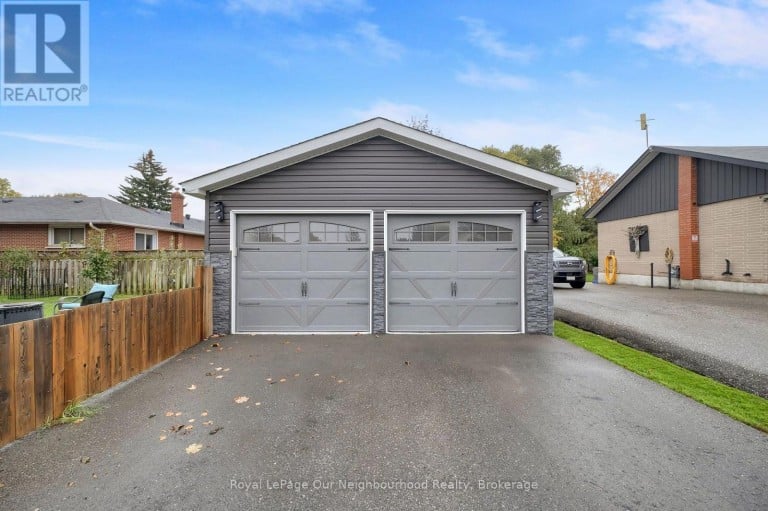 312 GIBBONS STREET, Oshawa (McLaughlin), Ontario, L1J4Y8