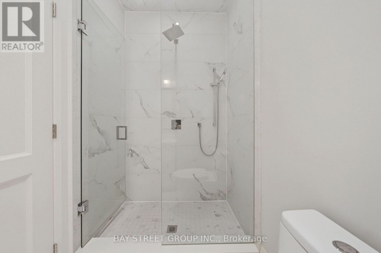 168 HIGHGATE AVENUE, Toronto (Willowdale East), Ontario, M2N5H1