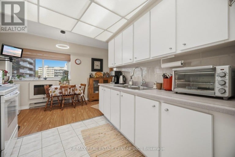204 - 11 WOODMAN DRIVE S, Hamilton (Corman), Ontario, L8K4E3