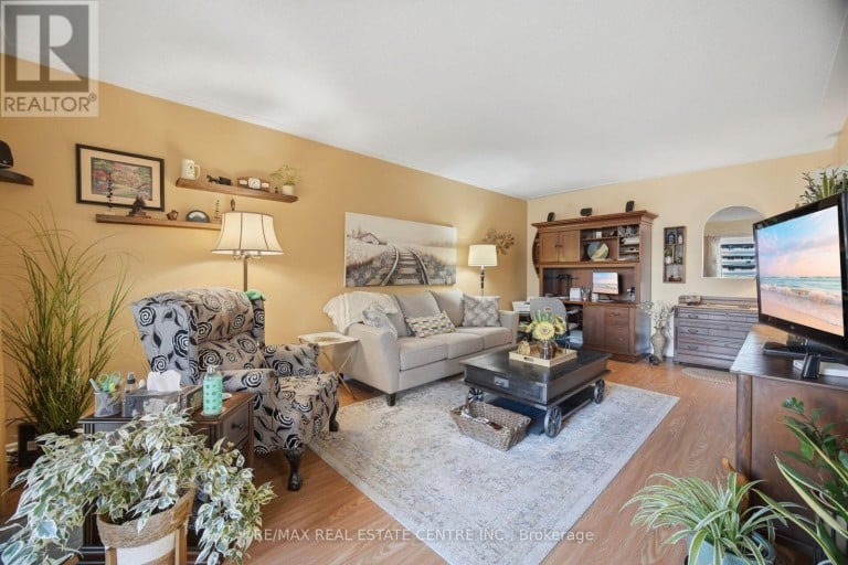 204 - 11 WOODMAN DRIVE S, Hamilton (Corman), Ontario, L8K4E3