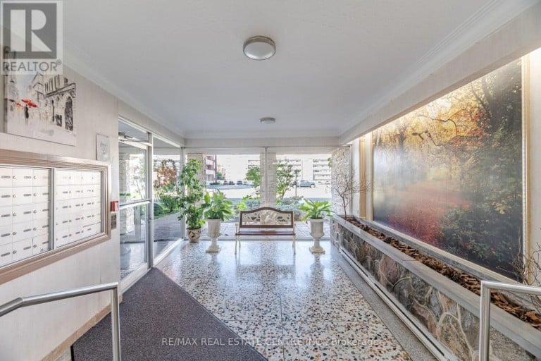 204 - 11 WOODMAN DRIVE S, Hamilton (Corman), Ontario, L8K4E3