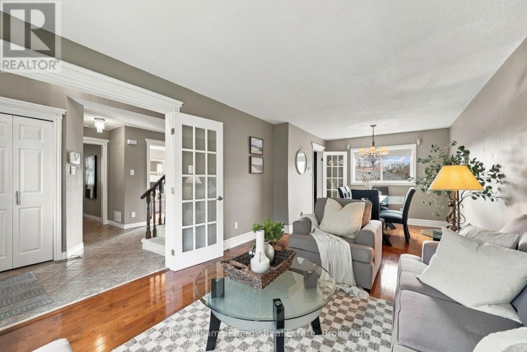 250 GLEN HILL DRIVE, Whitby (Blue Grass Meadows), Ontario, L1N7J8