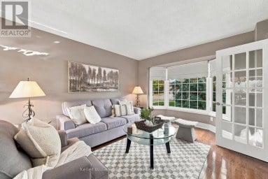 250 GLEN HILL DRIVE Whitby (Blue Grass Meadows) Ontario photo 13