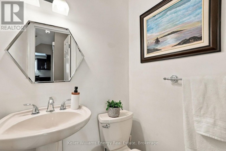 250 GLEN HILL DRIVE, Whitby (Blue Grass Meadows), Ontario, L1N7J8