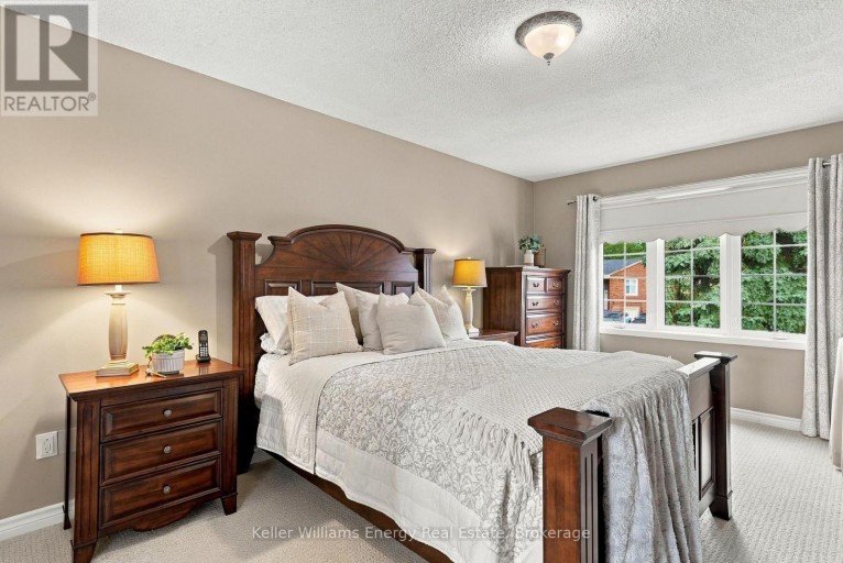 250 GLEN HILL DRIVE, Whitby (Blue Grass Meadows), Ontario, L1N7J8