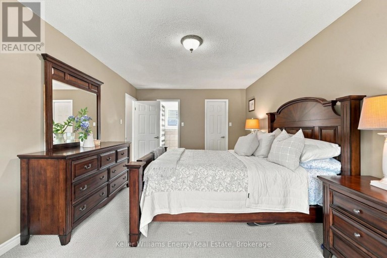250 GLEN HILL DRIVE, Whitby (Blue Grass Meadows), Ontario, L1N7J8