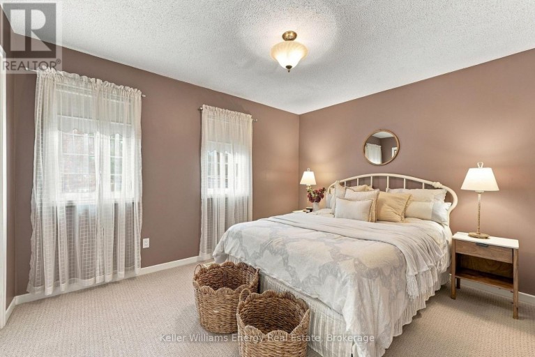 250 GLEN HILL DRIVE, Whitby (Blue Grass Meadows), Ontario, L1N7J8