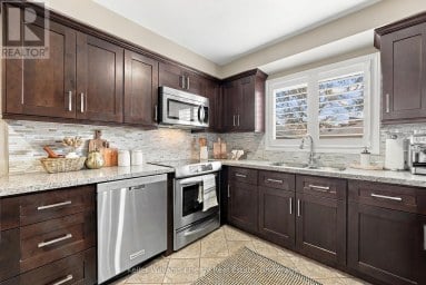 250 GLEN HILL DRIVE Whitby (Blue Grass Meadows) Ontario photo 4