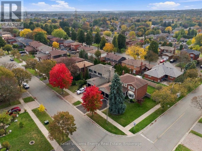 250 GLEN HILL DRIVE, Whitby (Blue Grass Meadows), Ontario, L1N7J8