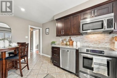 250 GLEN HILL DRIVE Whitby (Blue Grass Meadows) Ontario photo 7