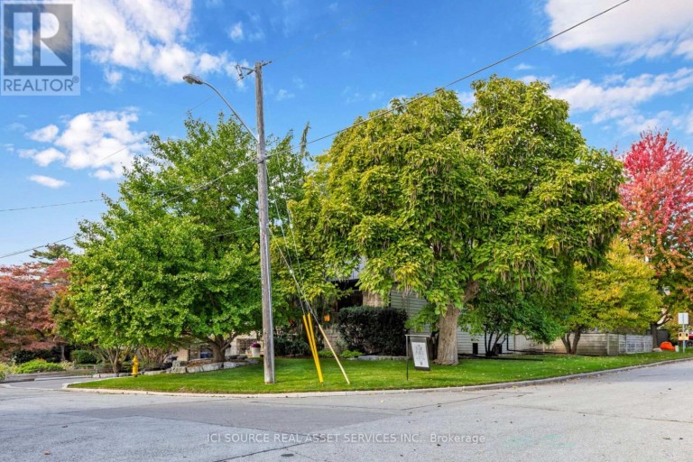 10 RED OAKS CRESCENT, Toronto (Leaside), Ontario, M4G1A5
