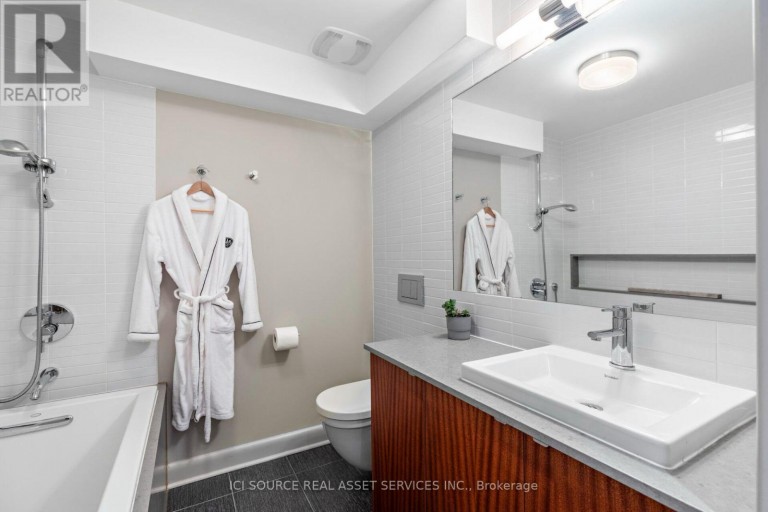 10 RED OAKS CRESCENT, Toronto (Leaside), Ontario, M4G1A5