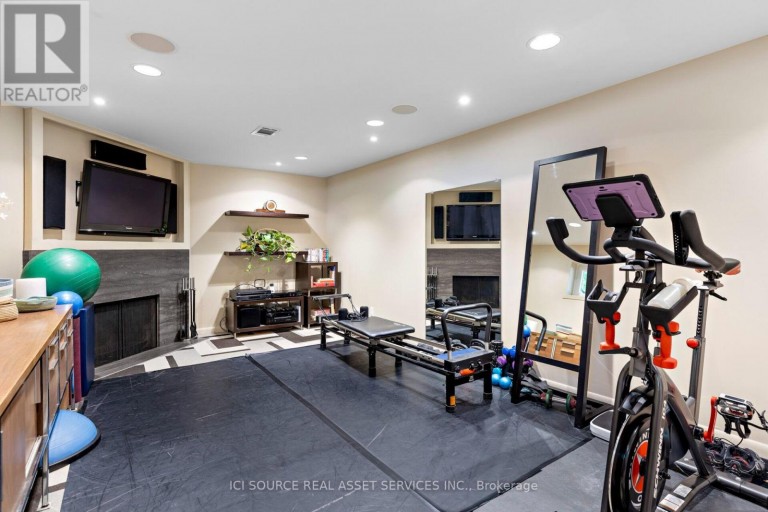 10 RED OAKS CRESCENT, Toronto (Leaside), Ontario, M4G1A5