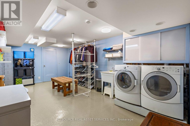 10 RED OAKS CRESCENT, Toronto (Leaside), Ontario, M4G1A5