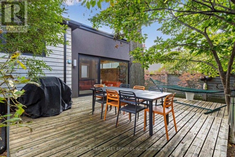 10 RED OAKS CRESCENT, Toronto (Leaside), Ontario, M4G1A5