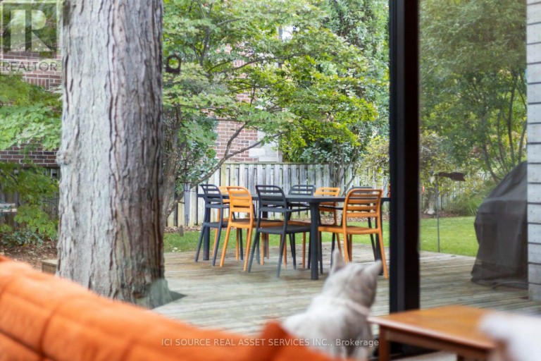10 RED OAKS CRESCENT, Toronto (Leaside), Ontario, M4G1A5