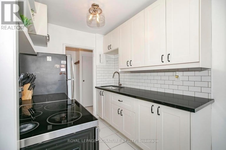 305 - 219 WILSON AVENUE, Toronto (Bedford Park-Nortown), Ontario, M5M3B2