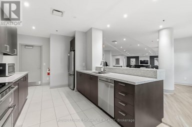 225 - 231 FORT YORK BOULEVARD Toronto (Niagara) Ontario photo 4