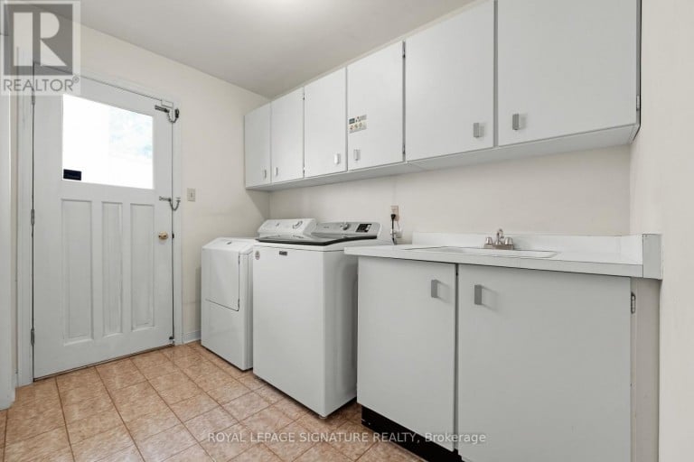 54 AMBROSE ROAD, Toronto (Bayview Village), Ontario, M2K2W9