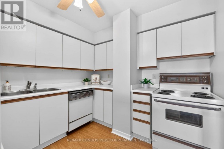 2009 - 1300 ISLINGTON AVENUE, Toronto (Islington-City Centre West), Ontario, M9A5C4