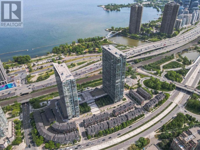812 - 105 THE QUEENSWAY, Toronto (High Park-Swansea), Ontario, M6S5B5