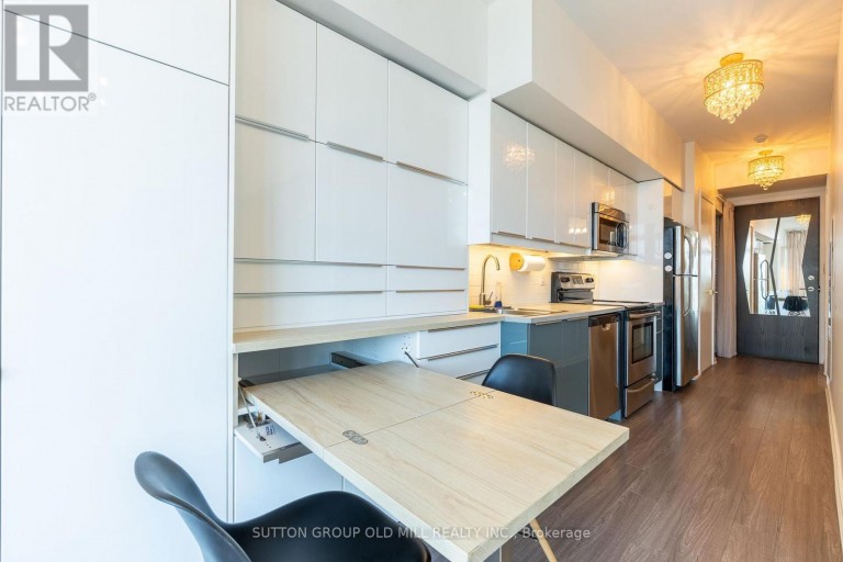 812 - 105 THE QUEENSWAY, Toronto (High Park-Swansea), Ontario, M6S5B5
