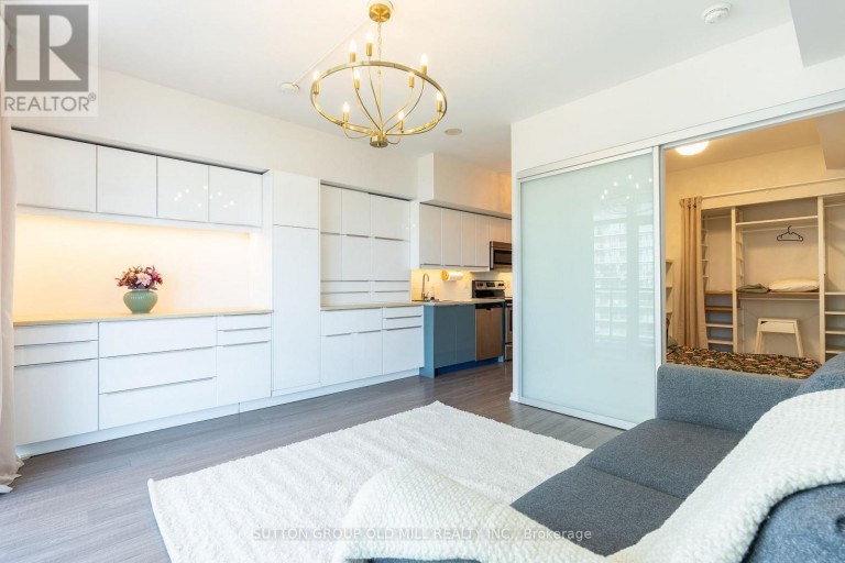 812 - 105 THE QUEENSWAY, Toronto (High Park-Swansea), Ontario, M6S5B5
