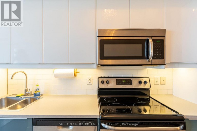 812 - 105 THE QUEENSWAY, Toronto (High Park-Swansea), Ontario, M6S5B5