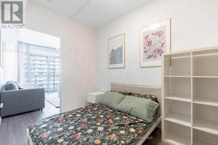 812 - 105 THE QUEENSWAY, Toronto (High Park-Swansea), Ontario, M6S5B5