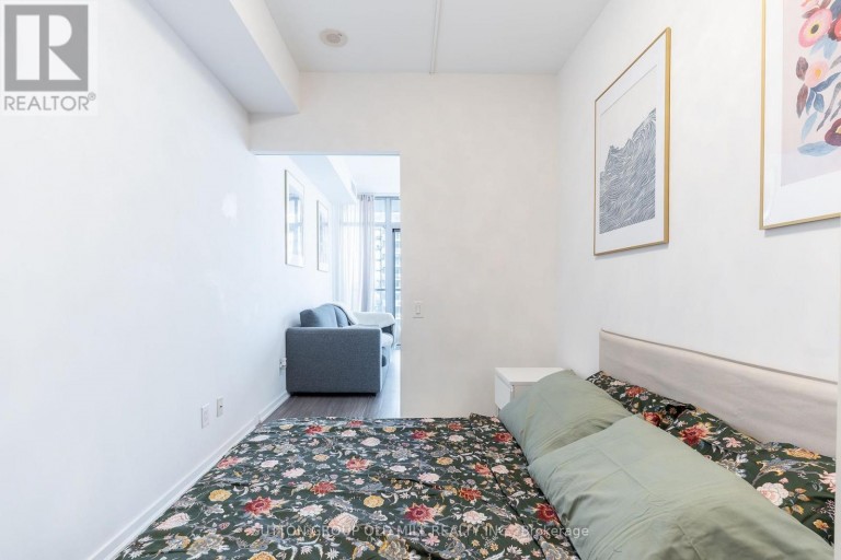 812 - 105 THE QUEENSWAY, Toronto (High Park-Swansea), Ontario, M6S5B5