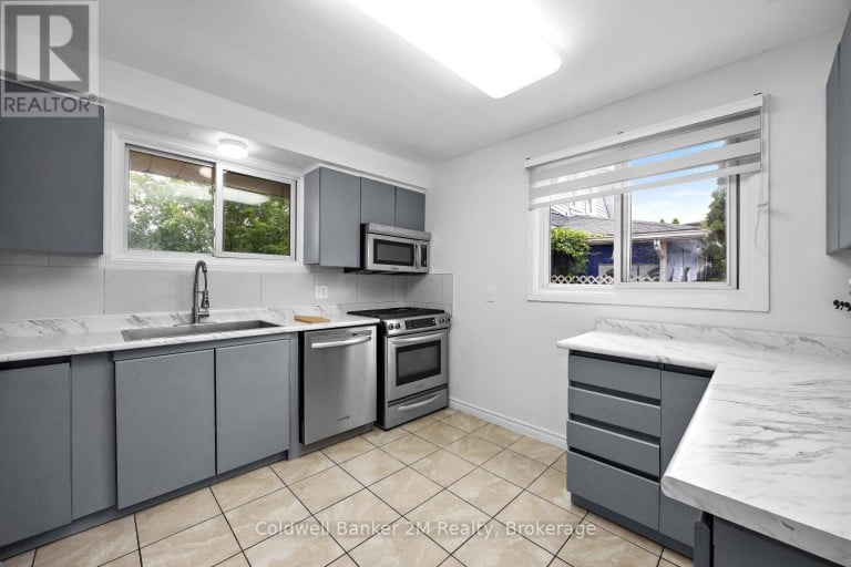 152 TAUNTON ROAD W, Oshawa (Samac), Ontario, L1G3T3