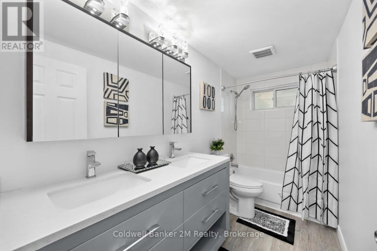 152 TAUNTON ROAD W, Oshawa (Samac), Ontario, L1G3T3