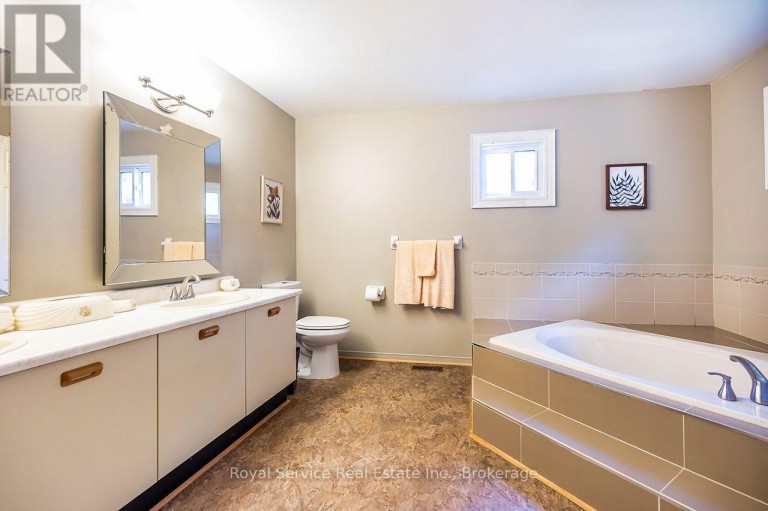 516 PALMTREE CRESCENT, Oshawa (Eastdale), Ontario, L1K2H2