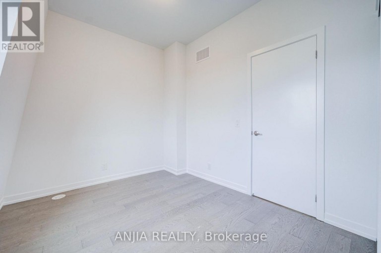 80B TISDALE AVENUE, Toronto (Victoria Village), Ontario, M4A1C5