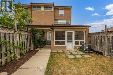 82 - 248 JOHN GARLAND BOULEVARD Toronto (West Humber-Clairville) Ontario photo 1
