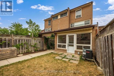 82 - 248 JOHN GARLAND BOULEVARD Toronto (West Humber-Clairville) Ontario photo 3