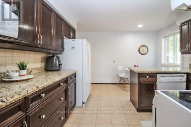 1561 CHERRYHILL ROAD Peterborough (Monaghan Ward 2) Ontario photo 15