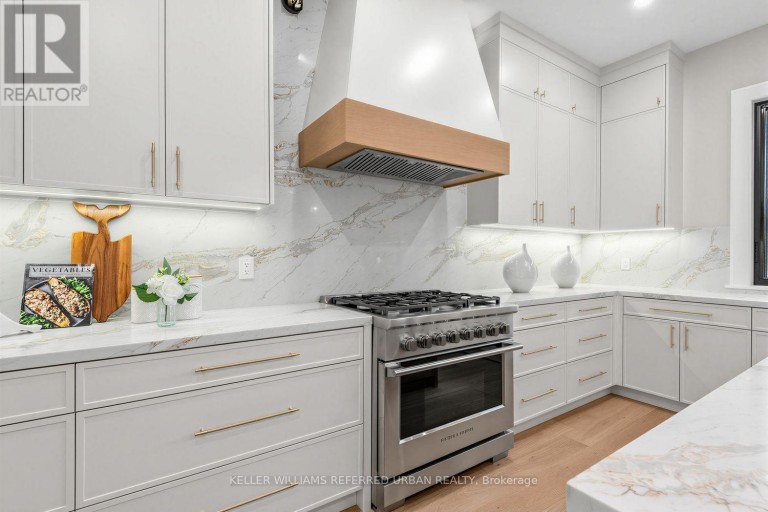 160 LAWRENCE AVENUE, Richmond Hill (Harding), Ontario, L4C1Z5