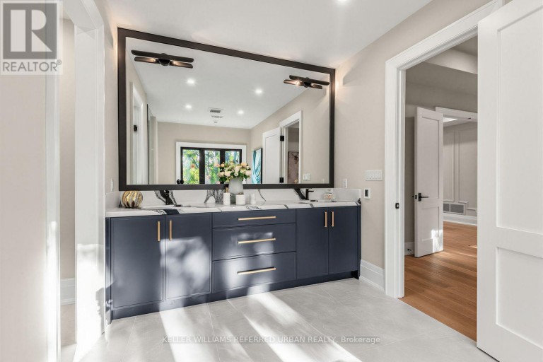 160 LAWRENCE AVENUE, Richmond Hill (Harding), Ontario, L4C1Z5