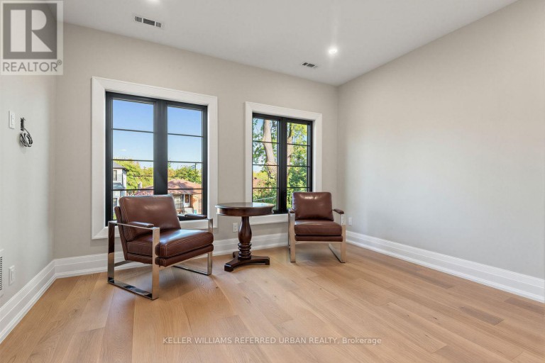 160 LAWRENCE AVENUE, Richmond Hill (Harding), Ontario, L4C1Z5