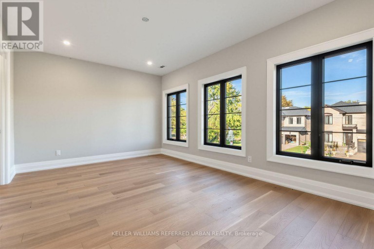 160 LAWRENCE AVENUE, Richmond Hill (Harding), Ontario, L4C1Z5