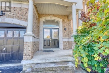 171 MAURIER BOULEVARD Vaughan (Patterson) Ontario photo 2