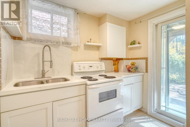 171 MAURIER BOULEVARD, Vaughan (Patterson), Ontario, L6A0V2