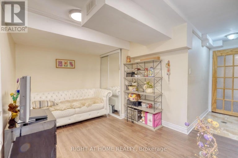 171 MAURIER BOULEVARD, Vaughan (Patterson), Ontario, L6A0V2