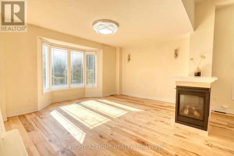 171 MAURIER BOULEVARD, Vaughan (Patterson), Ontario, L6A0V2