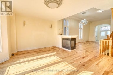171 MAURIER BOULEVARD Vaughan (Patterson) Ontario photo 8