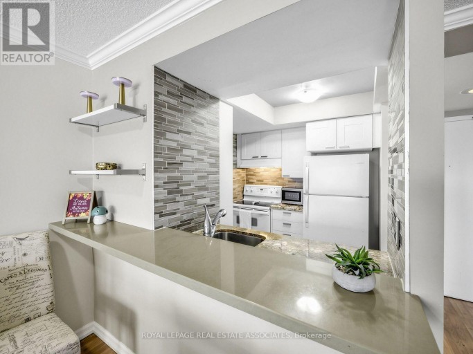 504 - 2091 HURONTARIO STREET, Mississauga (Cooksville), Ontario, L5A4E6